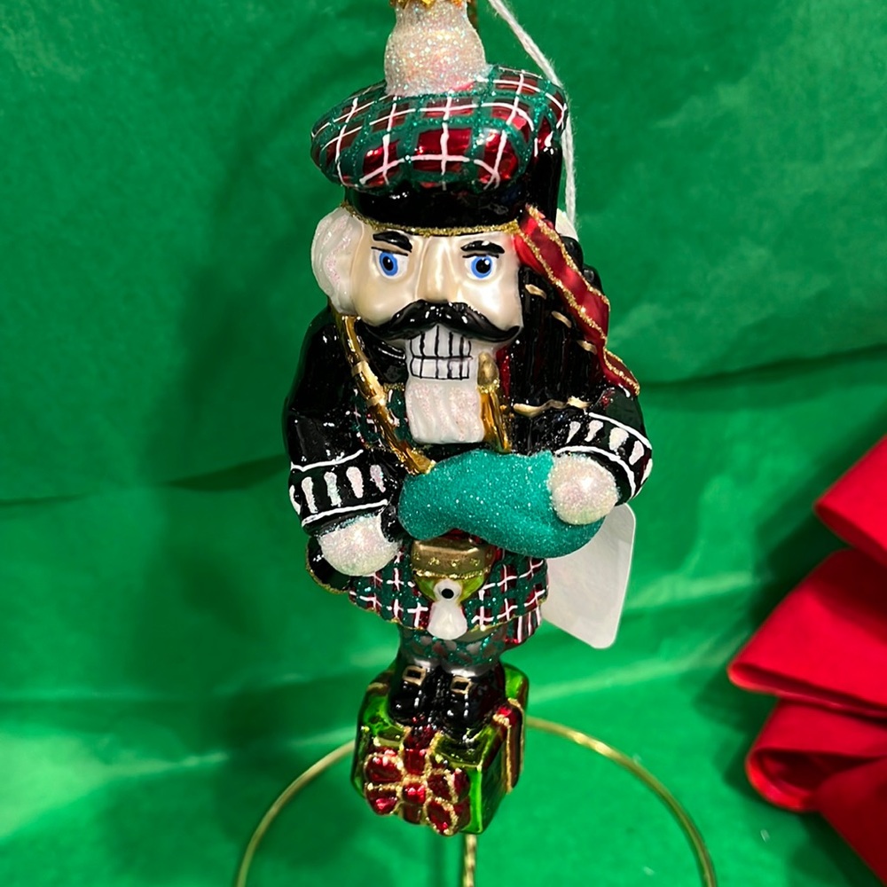 Handmade pinnacle peak glass blown ornament